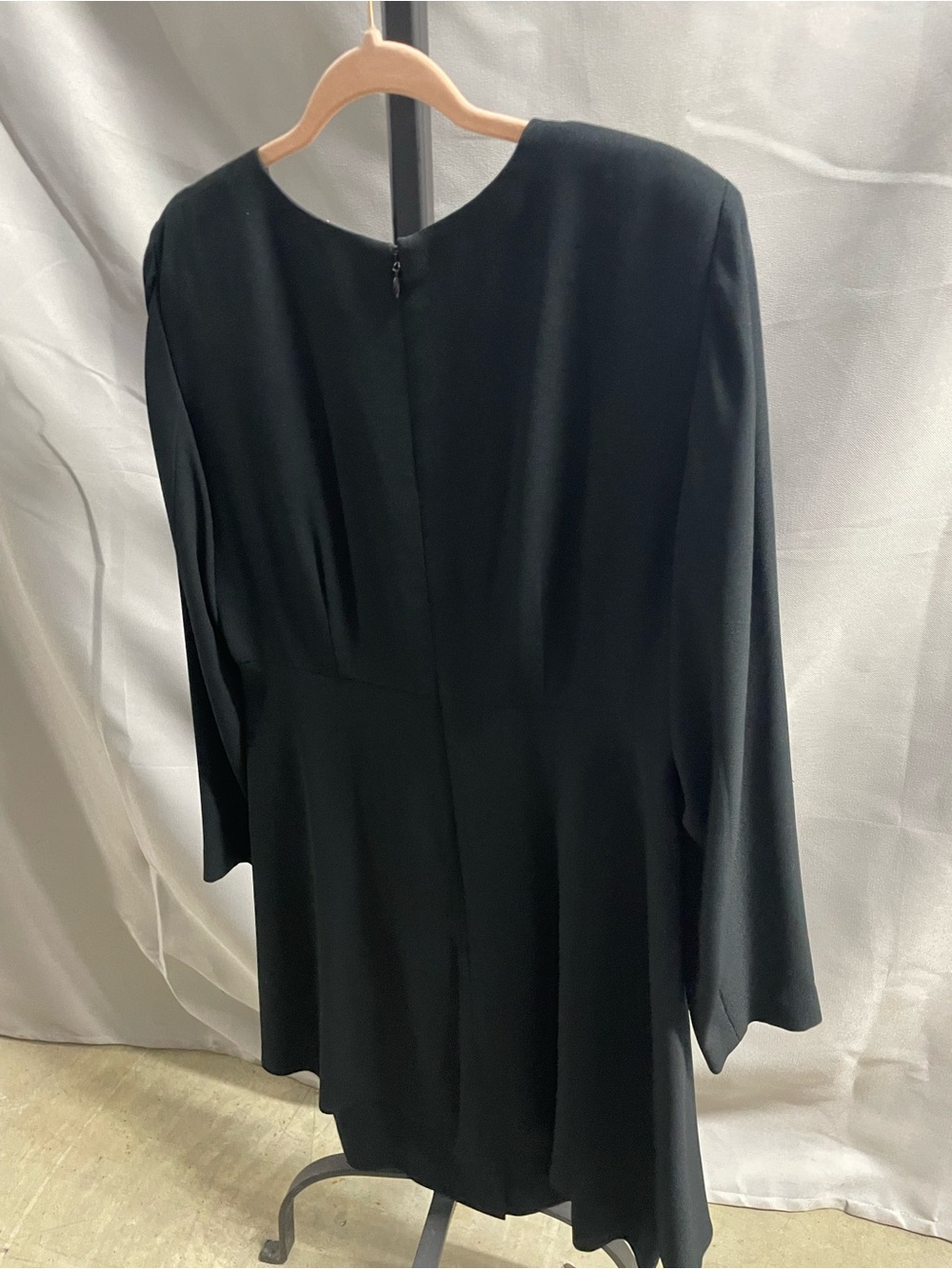 Liz Claiborne Black Long-Sleeve Midi
Vintage